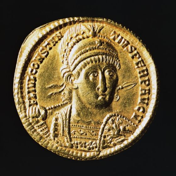 Gold medal depicting Emperor Constantius II (353-361). Roman civilisation, 4th century.